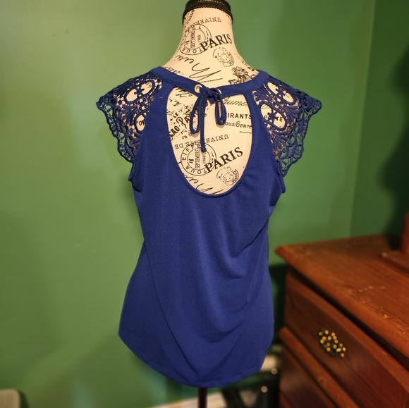 Beautiful Dex Blouse - Picture 2 of 3